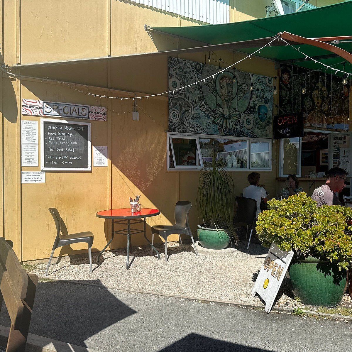 Courtyard cafe photo 2
