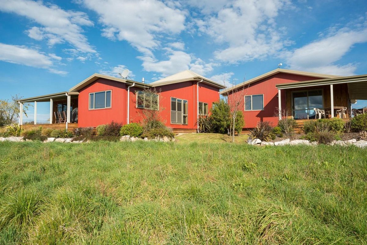 Eden's Edge Lodge photo 1