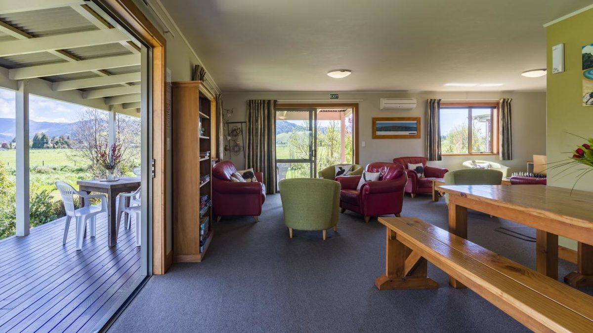 Eden's Edge Lodge photo 2