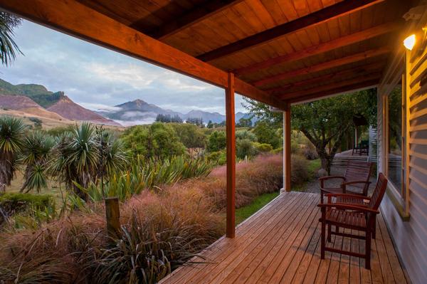Eleven Owen River Lodge