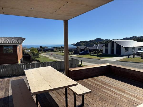 Ligar Bay Bach Beach House, Golden Bay Accommodation