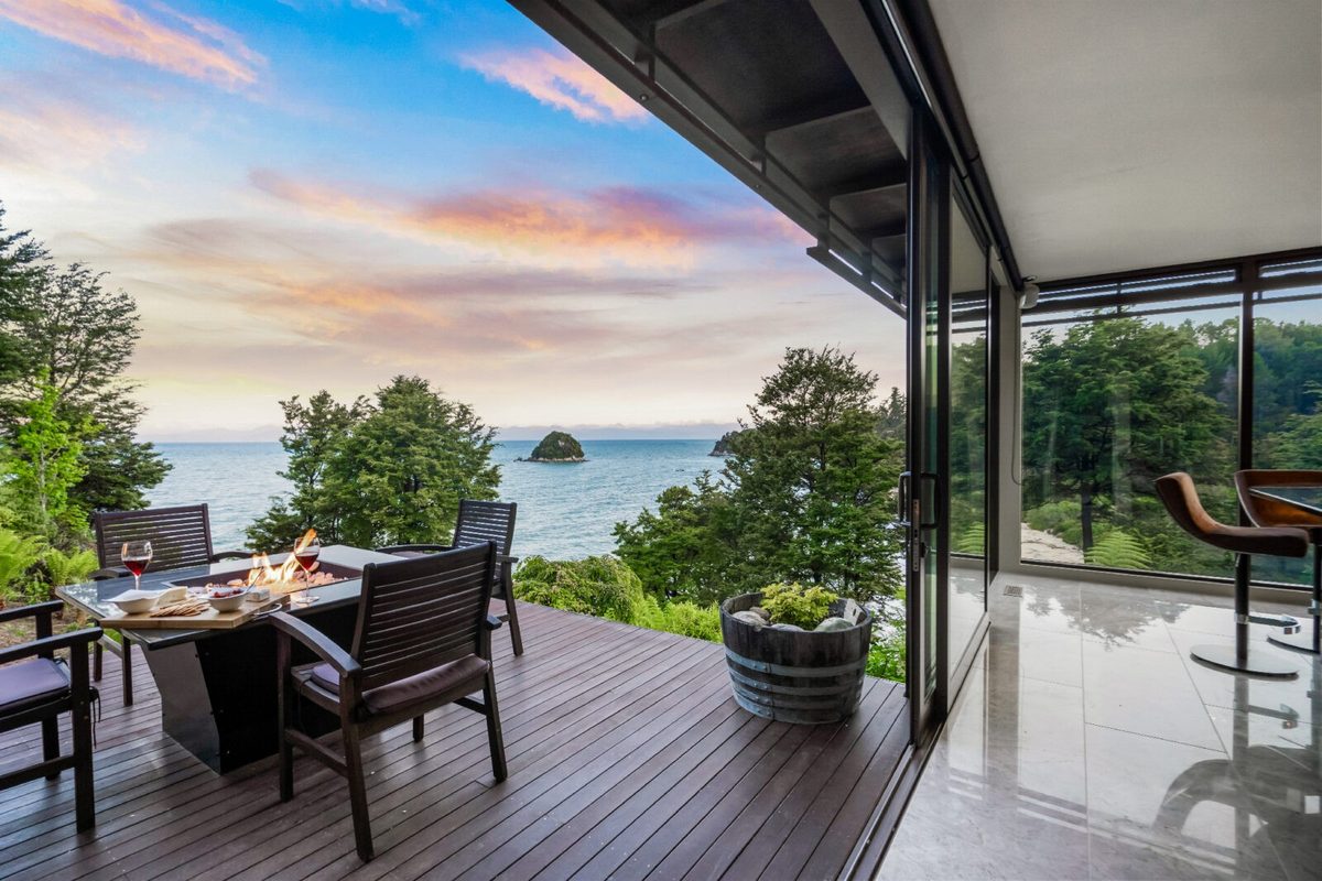 Lodge by the beach photo 2