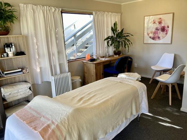 Mandorla Massage
