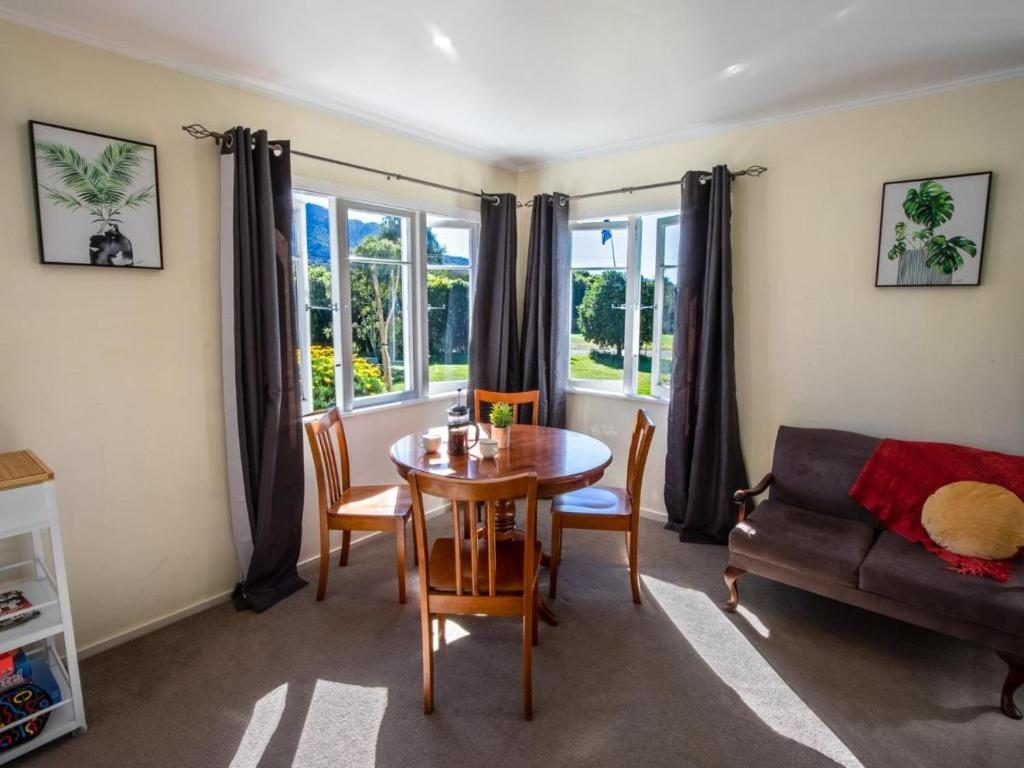 Marahau Riverside Cottages photo 3