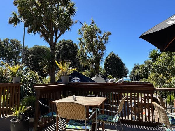 Nikau Cafe & Bar