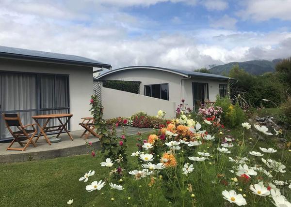 Patons Rock Beach Villas, Takaka, Golden Bay