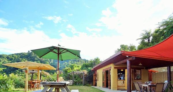 Totos Café & Pizzeria